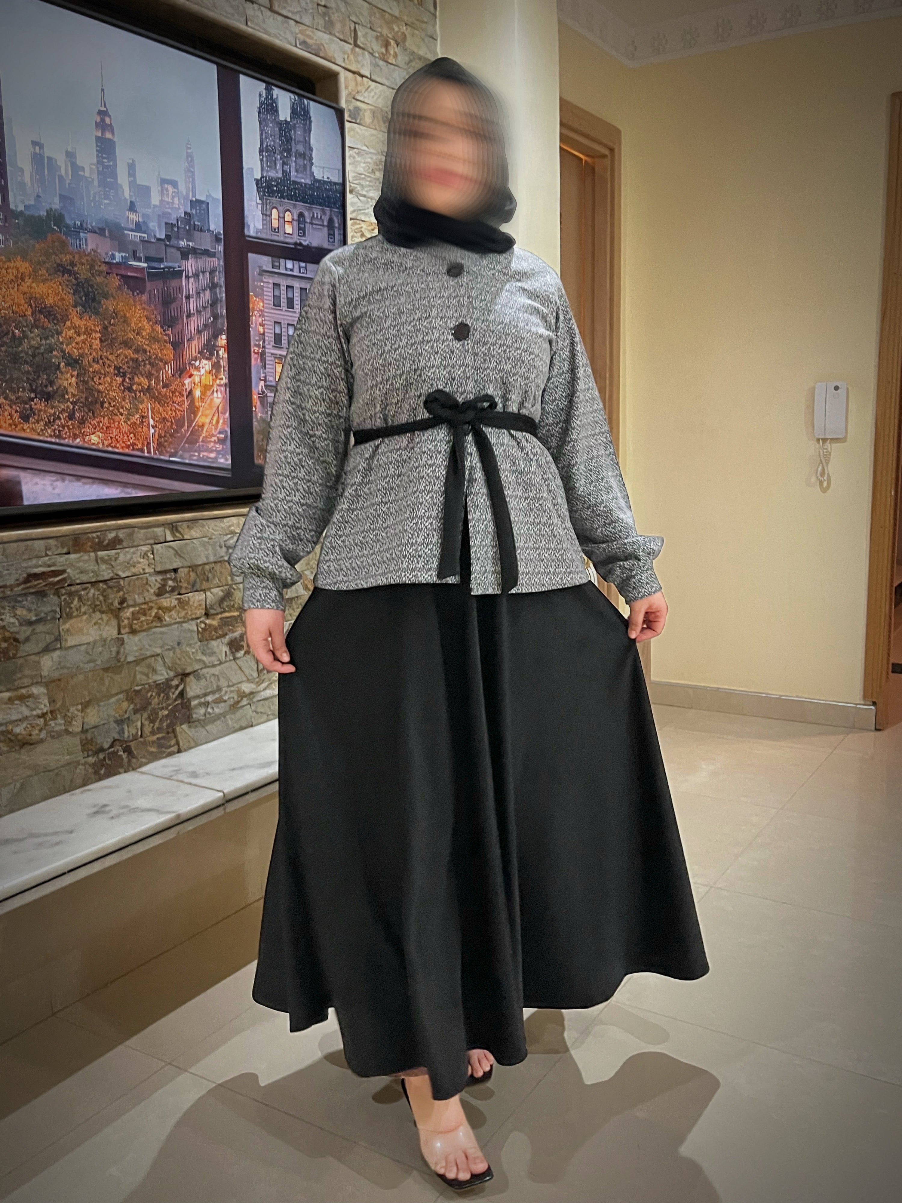 تنورة طويلة بلمسة راقية – ستايل شتوي فاخر